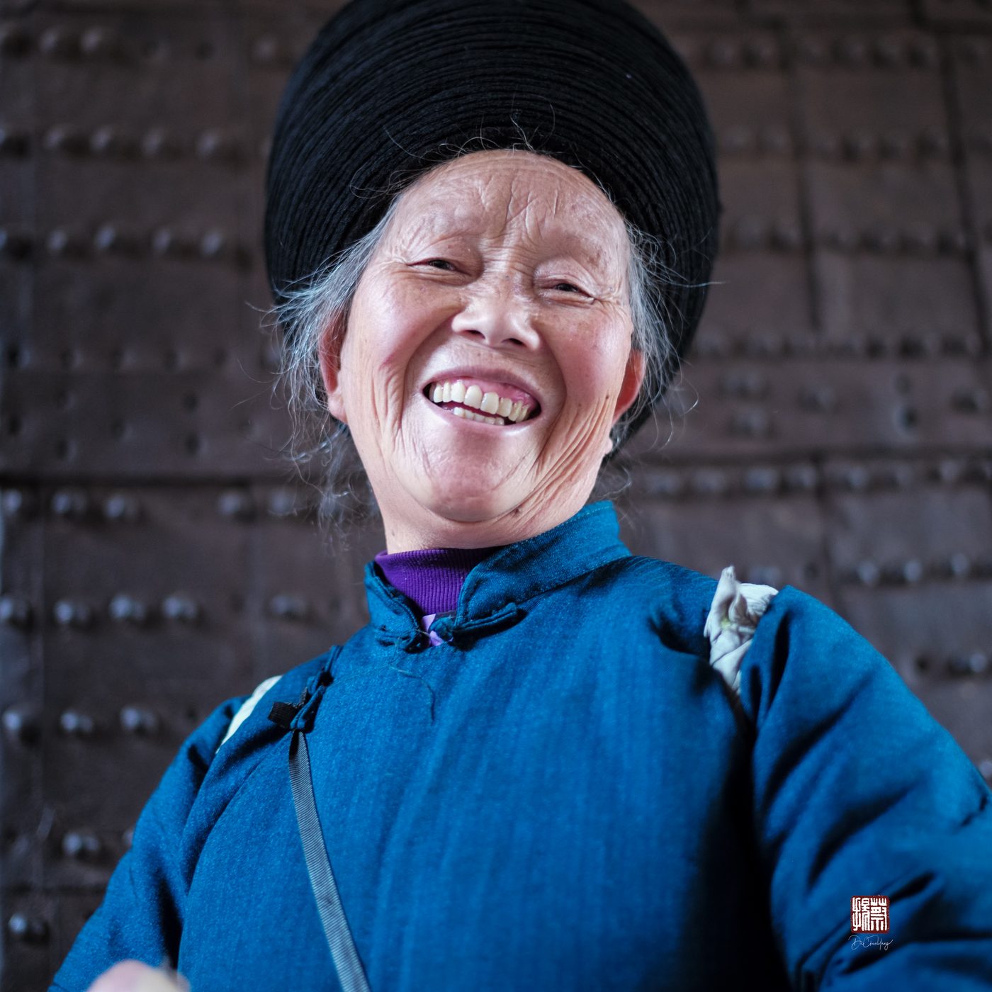 Flower seller, Phoenix Old Town, China, 2018